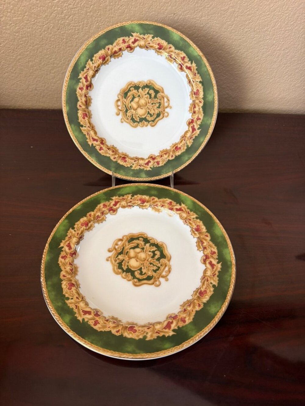 Set of 2 American Atelier Noel Salad Dessert Plates 8” Green Gold Red Holiday
